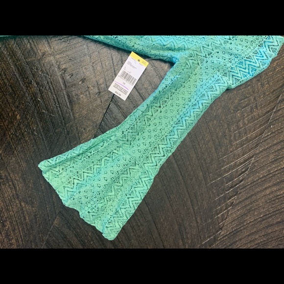 ⭐️✨3 for $15✨⭐️ NWT⭐️Sage Green Bell Sleeve Dress - Picture 3 of 5